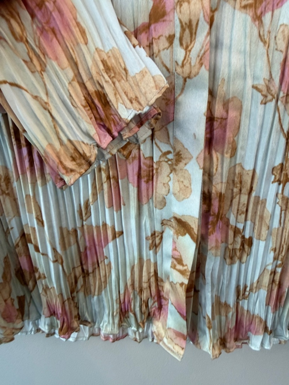 Vince Flora Cream Peach Crushed Pleated Blouse Size Large - Picture 7 of 9